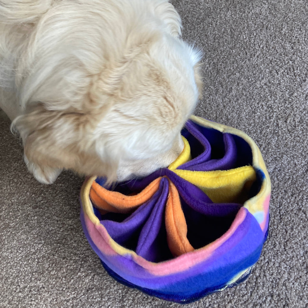 Sectioned Snuffle Bowl with 10 Fleece Wraps - Nosework Dog Enrichment Puzzle