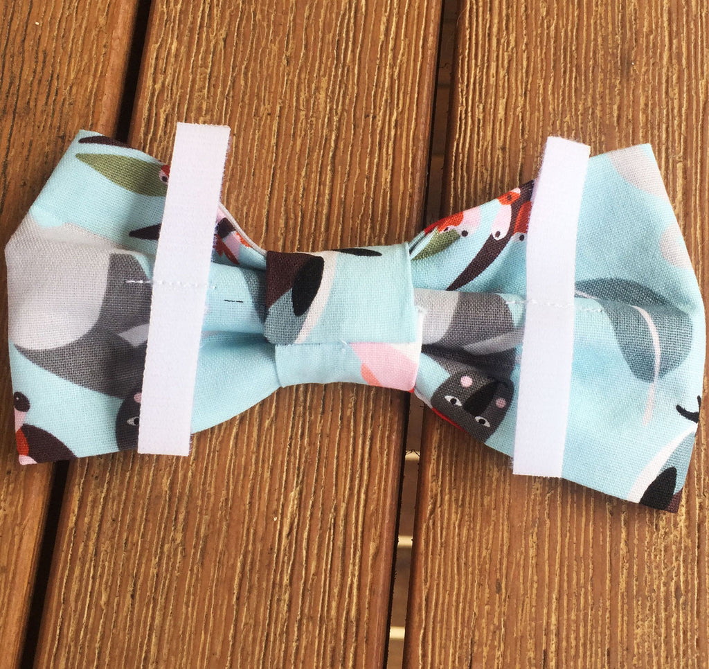 Xmas Dog Bow Tie, "Native Wildlife" - Pale Aqua