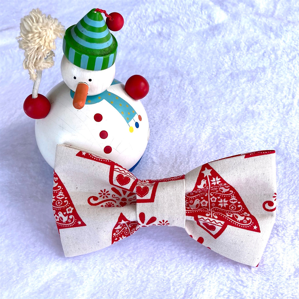 Xmas Dog Bow Tie, Natural/Red "Partridge in a Pear Tree"