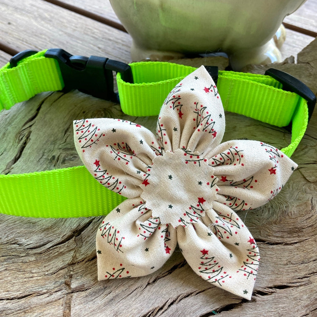 Natural Graphic Xmas Trees Collar Flower