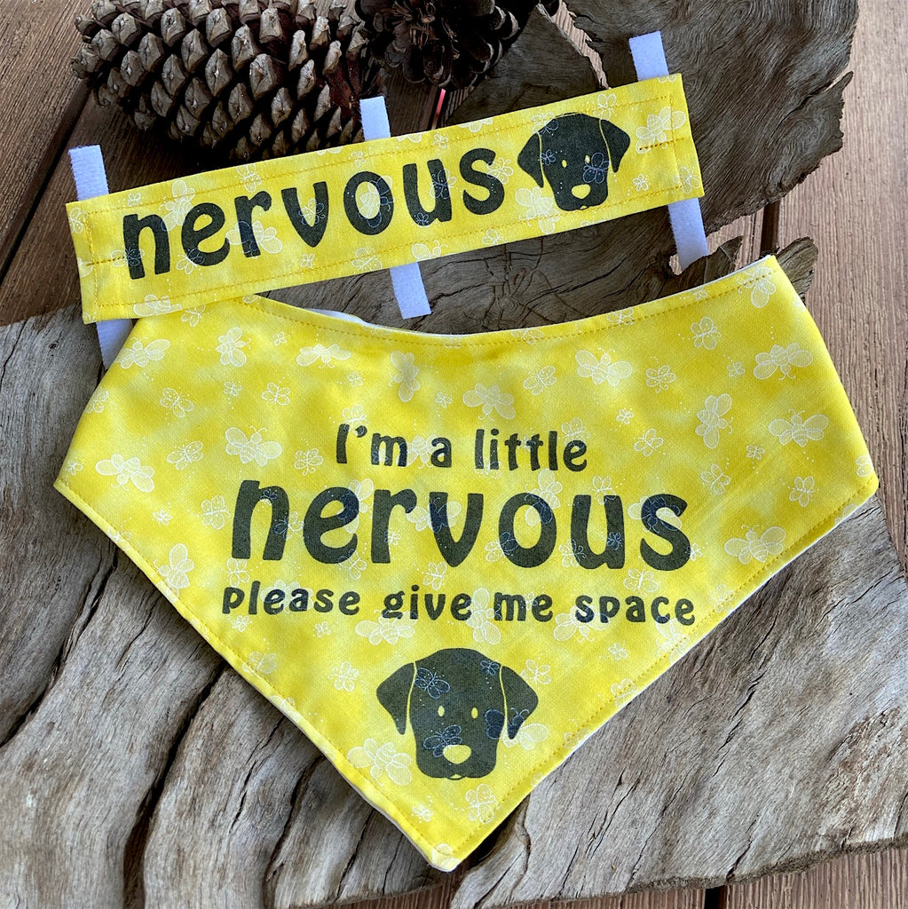 "NERVOUS DOG Bandana and Lead/Collar Strap Set" - Yellow Bees